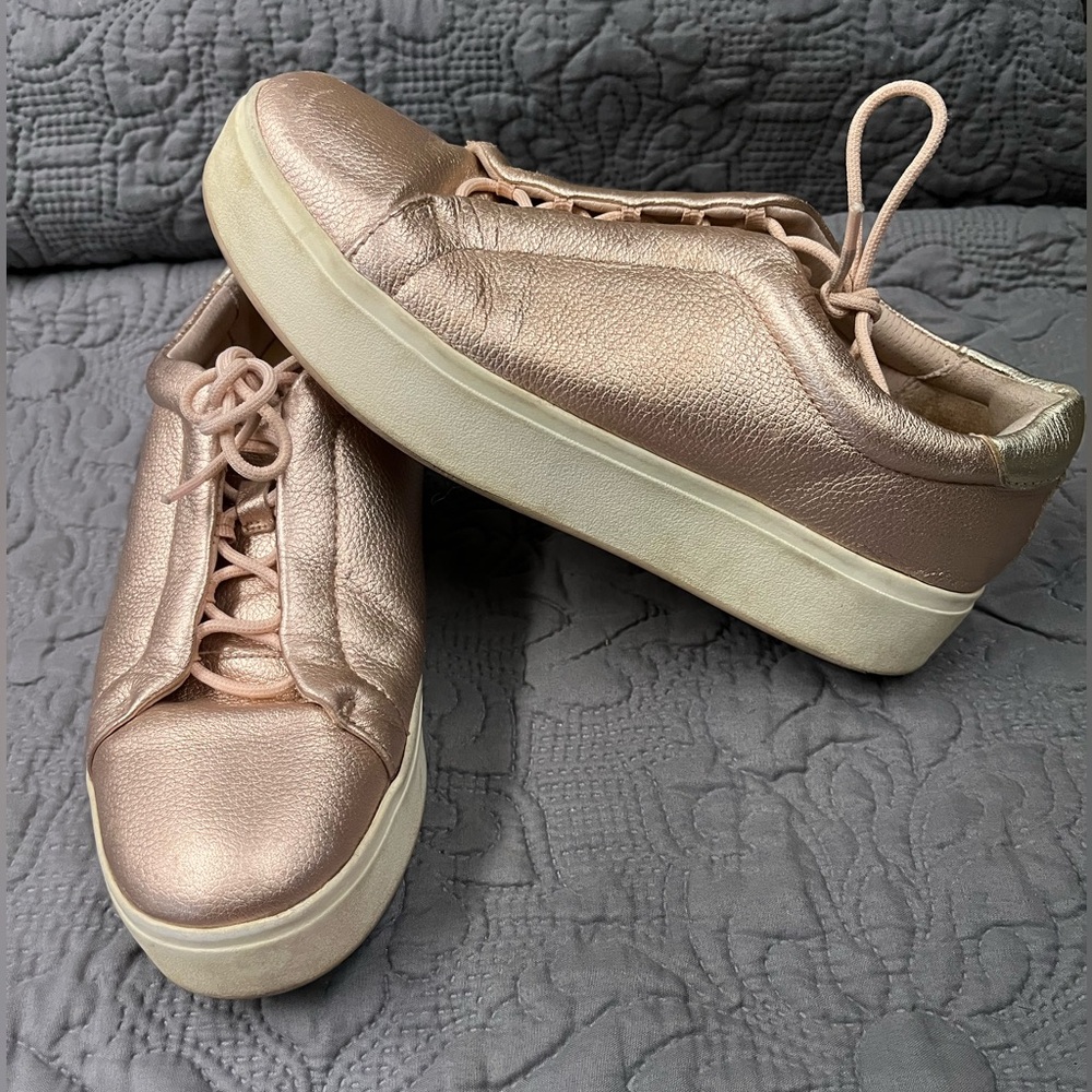 Dr. Scholl’s Metallic Rose Gold Women's Sneakers